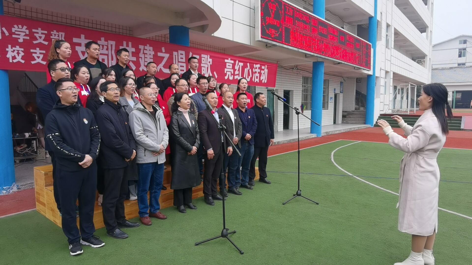 两校党员合唱《没有共产党就没有新中国》.jpg